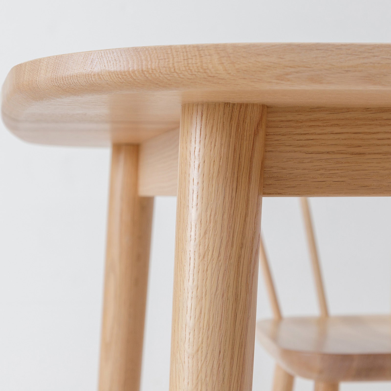 Close-up of the Studio Table’s box-frame design, emphasizing its precision craftsmanship and sustainable materials.