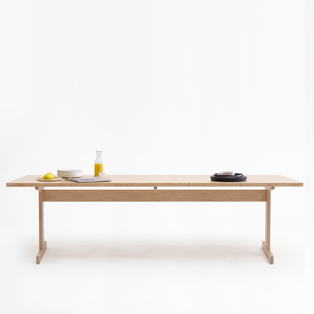 KufenKarl Table in natural oak – long format with styled setup, demonstrating its versatility in a modern space, breakfast